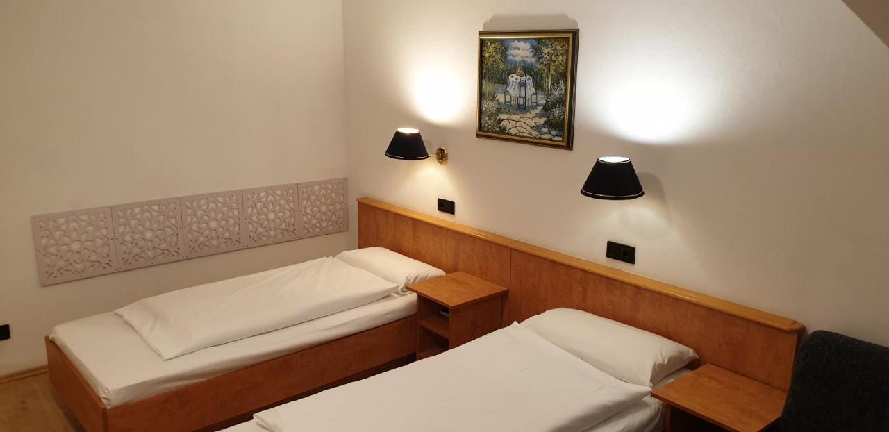 Hotel Gaya Bad Soden am Taunus Esterno foto