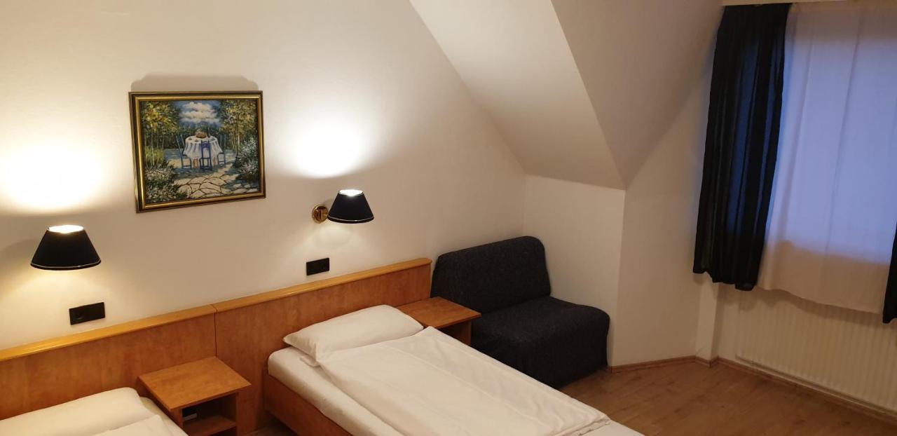 Hotel Gaya Bad Soden am Taunus Esterno foto